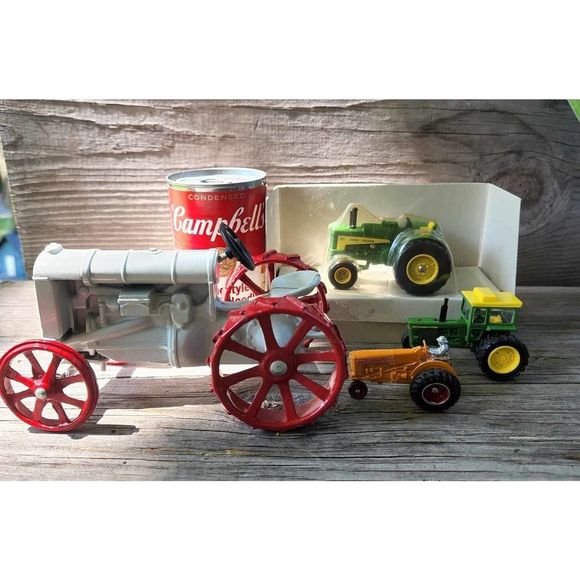 VINTAGE Diecast Tractors (4) 1920s-50s Metal 1980s John Deere, Moline, Fordson - Picture 2 of 10